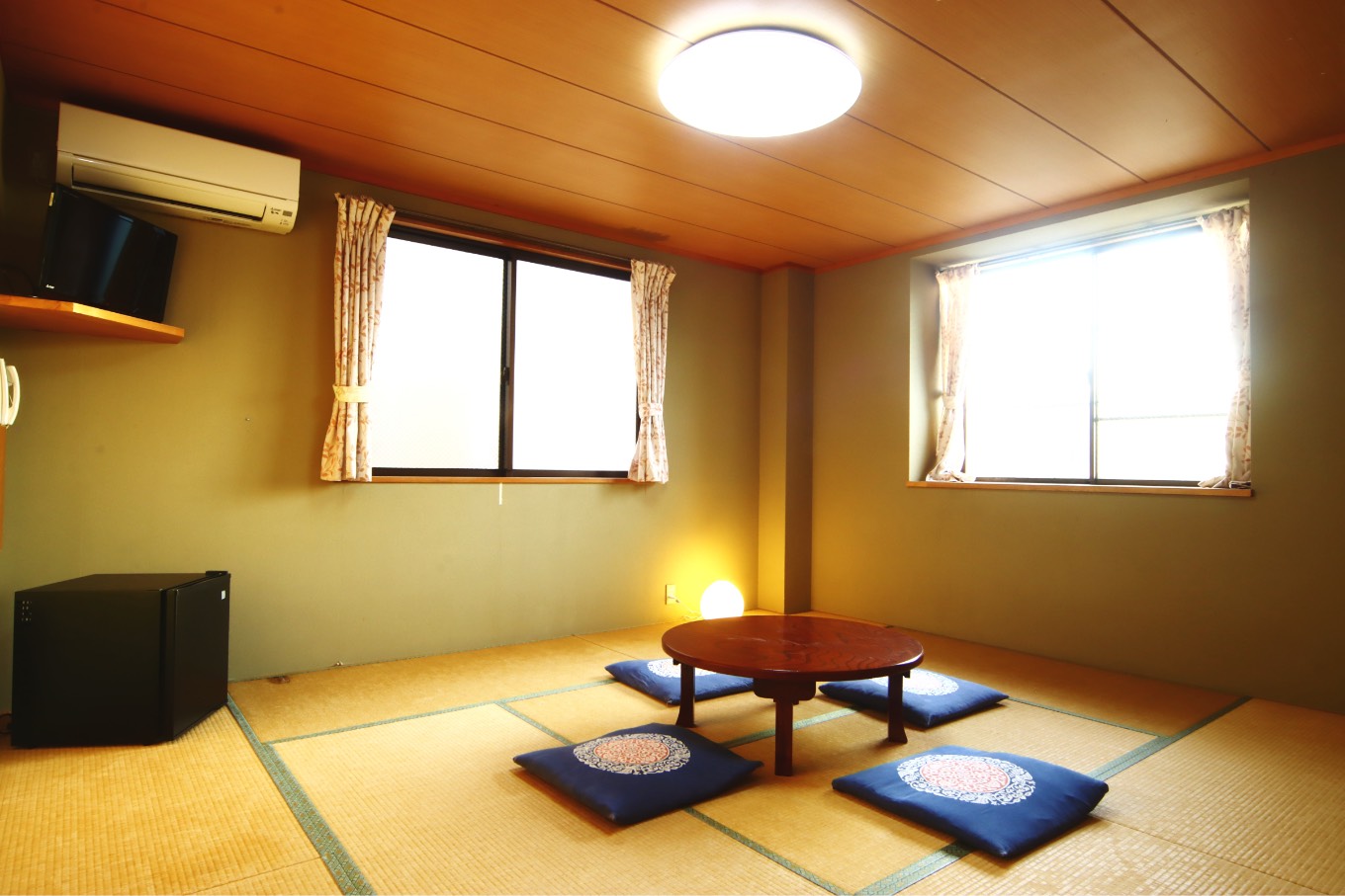 可供4人寬敞使用的5坪日式客房